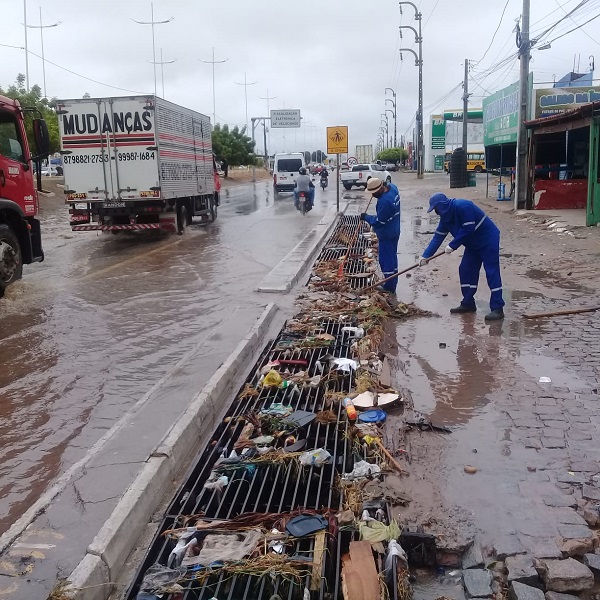 Forte chuva supera 100 mm no Povoado da Tapera, em Petrolina (PE) – Blog  Edenevaldo Alves