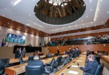 Servidores da Alepe têm aumento de 6%, diz nova lei