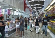 Vendas no comércio recuam 0,3% em julho e caem pelo quarto mês seguido