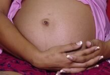 STF equipara licença de mães biológicas e adotantes; entenda