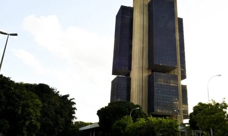 Crescimento econômico, café e energia reforçaram inflação, diz BC