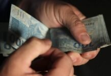 Primeira parcela do 13º salário deve ser paga até esta sexta-feira (28)