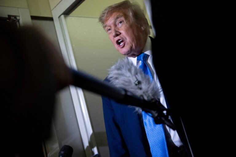 Trump pede ‘rendição incondicional’ do Irã e diz que não tem intenção de matar líder do país ‘por enquanto’