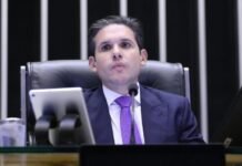 Motta quer votar fim da escala de trabalho 6×1 em maio no Plenário