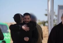 Hamas entrega os 20 reféns vivos a Israel; Trump diz que guerra acabou