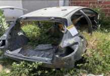 Prefeitura de Petrolina (PE) notifica 19 carros abandonados em uma mesma rua no bairro São Gonçalo