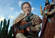 Vicente Barreto no palco da FLIU 2025