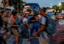 Acabar com a escala 6×1 é fundamental, é muito importante, diz ministro do Trabalho