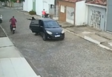 Empresário é alvo de criminosos, leva tiros na rua e escapa de moto no Agreste de Pernambuco
