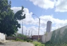 Leitor Repórter: Morador cobra limpeza pública na Rua dos Migrantes no bairro Alto do Cheiroso em Petrolina (PE)