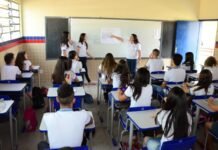 Lei garante licença remunerada para pós-graduação de professores da rede pública