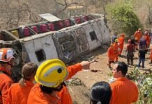 Ônibus que voltava de romaria no Juazeiro do Norte capota e mata 15 pessoas em Alagoas