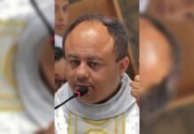 “Não destrua sua família por causa da política”, diz Padre durante Missa