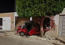 Carro MP Lafer bate e derruba muro de casa no Loteamento Recife em Petrolina (PE)
