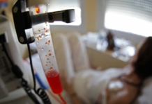 Após quatro anos de quimioterapia, mulher descobre que nunca teve câncer