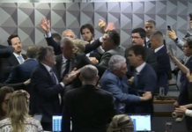 Confusão e gritaria: CPMI do INSS aprova quebra de sigilo de Lulinha com briga e bate-boca; veja o vídeo
