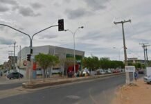 Semáforo derrubado por caminhão nas proximidades da SOTE em Juazeiro (BA) é substituído