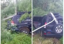 Carro bate em poste na Estrada das Pedrinhas em Petrolina (PE)
