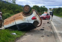 Caseiro suspeito de matar dona de chácara a facadas morre em acidente durante perseguição policial, em Senhor do Bonfim (BA)