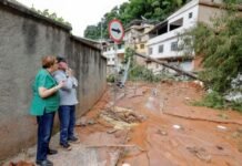 ‘Vamos fazer chegar para as pessoas o dinheiro para recomeçarem a vida’, diz Lula, durante visita a MG