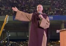 Vigília da Quaresma com Frei Gilson reúne milhares de fiéis na Arena de Pernambuco