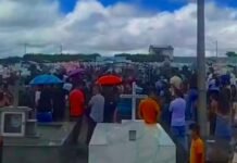 Jovens mortos em acidente são sepultados em Nova Fátima (BA) sob forte comoção