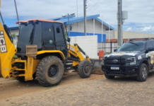 Retroescavadeira pertencente ao Governo Federal é recuperada pela polícia em Casa Nova (BA)