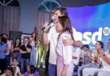 “Nos respeitamos e chego com muita humildade para poder somar ao projeto de Raquel”, diz Miguel Coelho em discurso em Caruaru (PE)