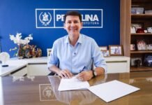 Petrolina (PE): Prefeito Simão sanciona projeto que garante Pix Tecnológico para professores e secretários escolares