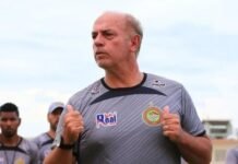 Treinador da Juazeirense Carlos Rabelo sofre AVC e segue internado em hospital