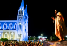 A crucificação emociona multidão na Concha Acústica de Petrolina (PE)