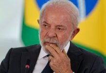 Lula dá entrada em hospital para fazer procedimentos na cabeça e na mão