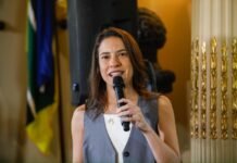 Com 75% das seções totalizadas, apoiadores comemoram reeleição de Raquel Lyra