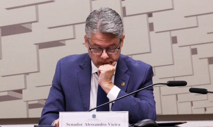 senador alessandro vieira