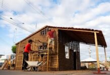 Estrutura da Caprishow 2026 começa a ser montada em Dormentes (PE)