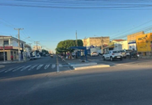 Vazamento na Rua do Cajueiro no bairro Areia Branca em Petrolina (PE) deixa 15 bairros sem água
