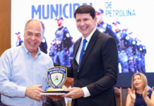 Prefeito Simão e Guarda Civil de Petrolina (PE) homenageiam Fernando Bezerra Coelho