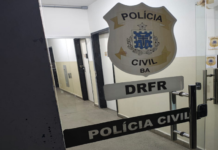 Homem é preso após atacar policiais civis com facão em Juazeiro (BA)