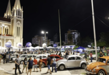 14º Encontro de Carros Antigos reúne relíquias automotivas e movimenta a Praça Dom Malan em Petrolina (PE)