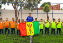 Prefeito Simão Durando entrega primeiro campo de grama sintética em escola de Petrolina (PE)