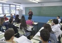 Governo fixa em R$ 5,1 mil novo piso nacional do magistério