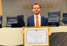 “Nada resiste ao trabalho”, diz Secretário de Saúde João Luís ao receber título de cidadão petrolinense