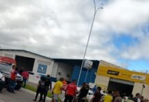 Urgente: Mulher fica presa às ferragens em grave acidente na Avenida Sete de Setembro em Petrolina (PE)