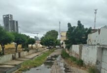Deu no Programa Edenevaldo Alves: Esgoto e buraqueira tomam conta da Rua do Concreto no bairro São José