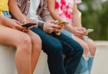 França aprova proibição de redes sociais para menores de 15 anos