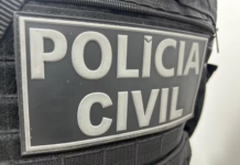 Mulher é presa por fotografar rostos de idosos e usar fotos para fazer empréstimos em aplicativos de bancos