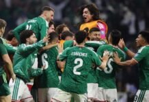 México bate Equador e avança às oitavas de final da Copa