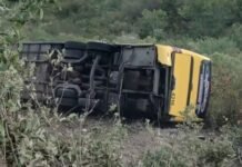Ônibus com romeiros tomba e deixa mortos e feridos no Ceará