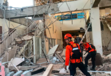 Terremoto de magnitude 7,7 atinge a Indonésia