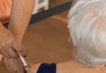 Vacina pneumo20 vai ser ofertada para quem tem mais de 85 anos